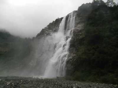 Nuranang Falls