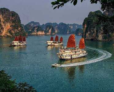 Bai Tu Long Bay