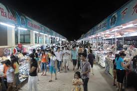 Bai Chay Night Market