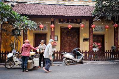 Bach Ma Temple