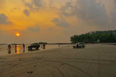 Muzzhapilangad Beach