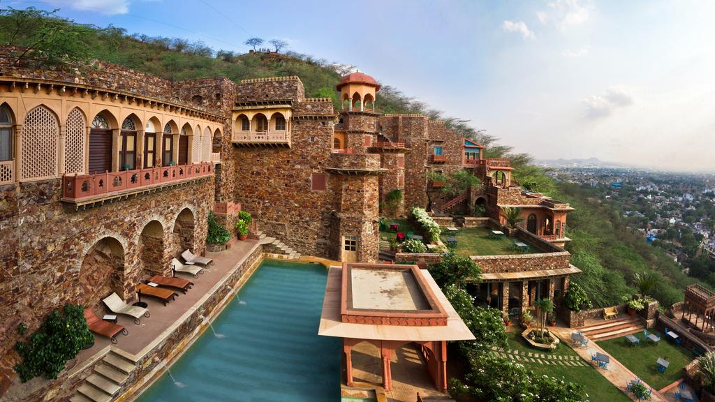 Neemrana Fort-Palace