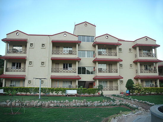 Leo Resorts