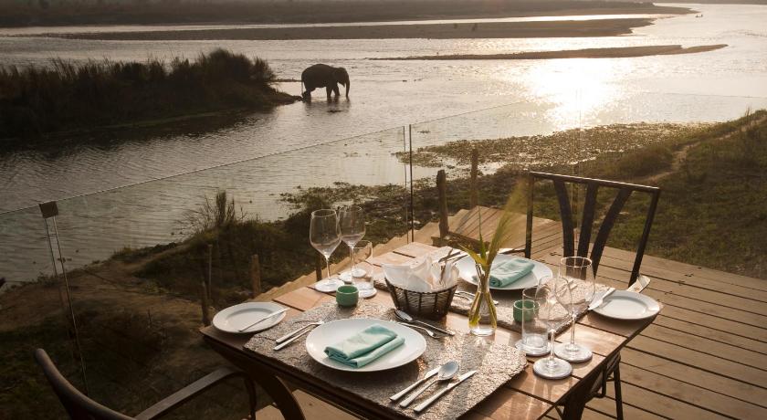 Meghauli Serai, A Taj Safari