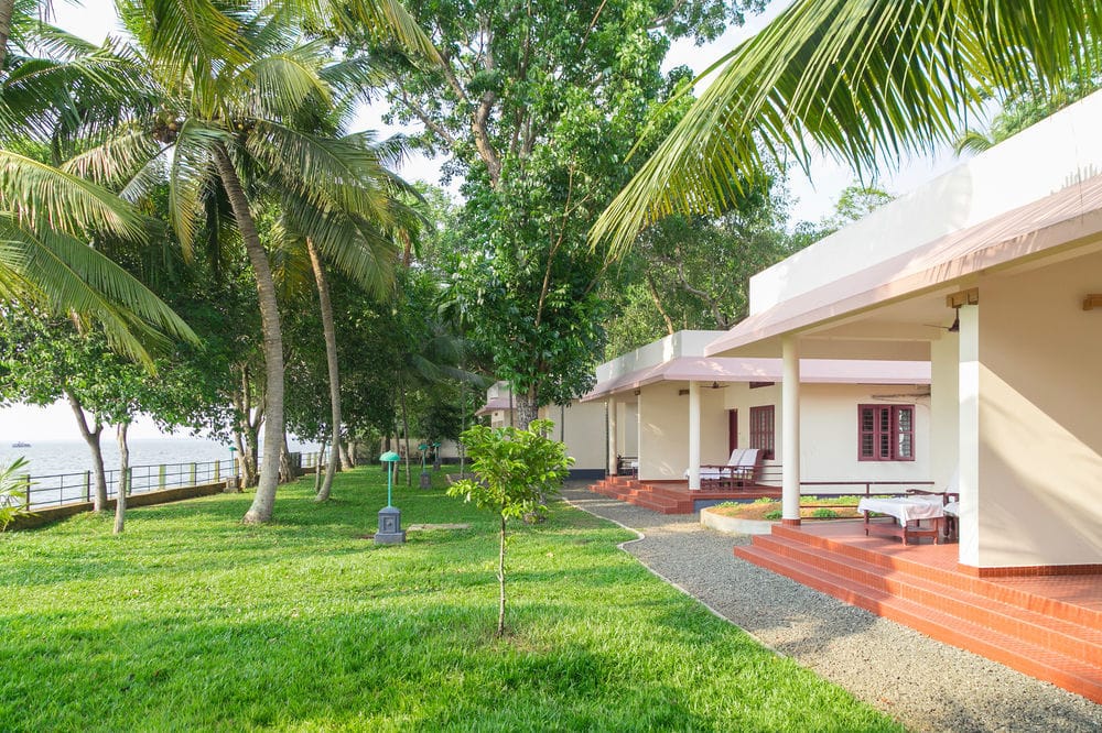 ILLIKKALAM Lakeside Cottages